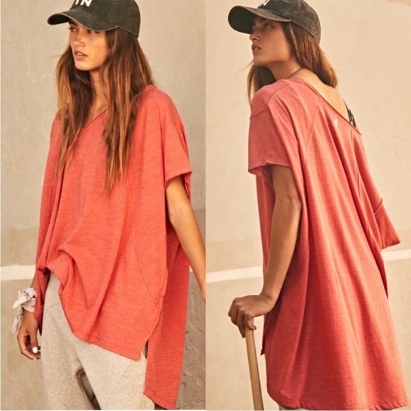 NWT Free People City Vibes Oversized V-Neck T-Shirt in Maraschino - Picture 1 of 9